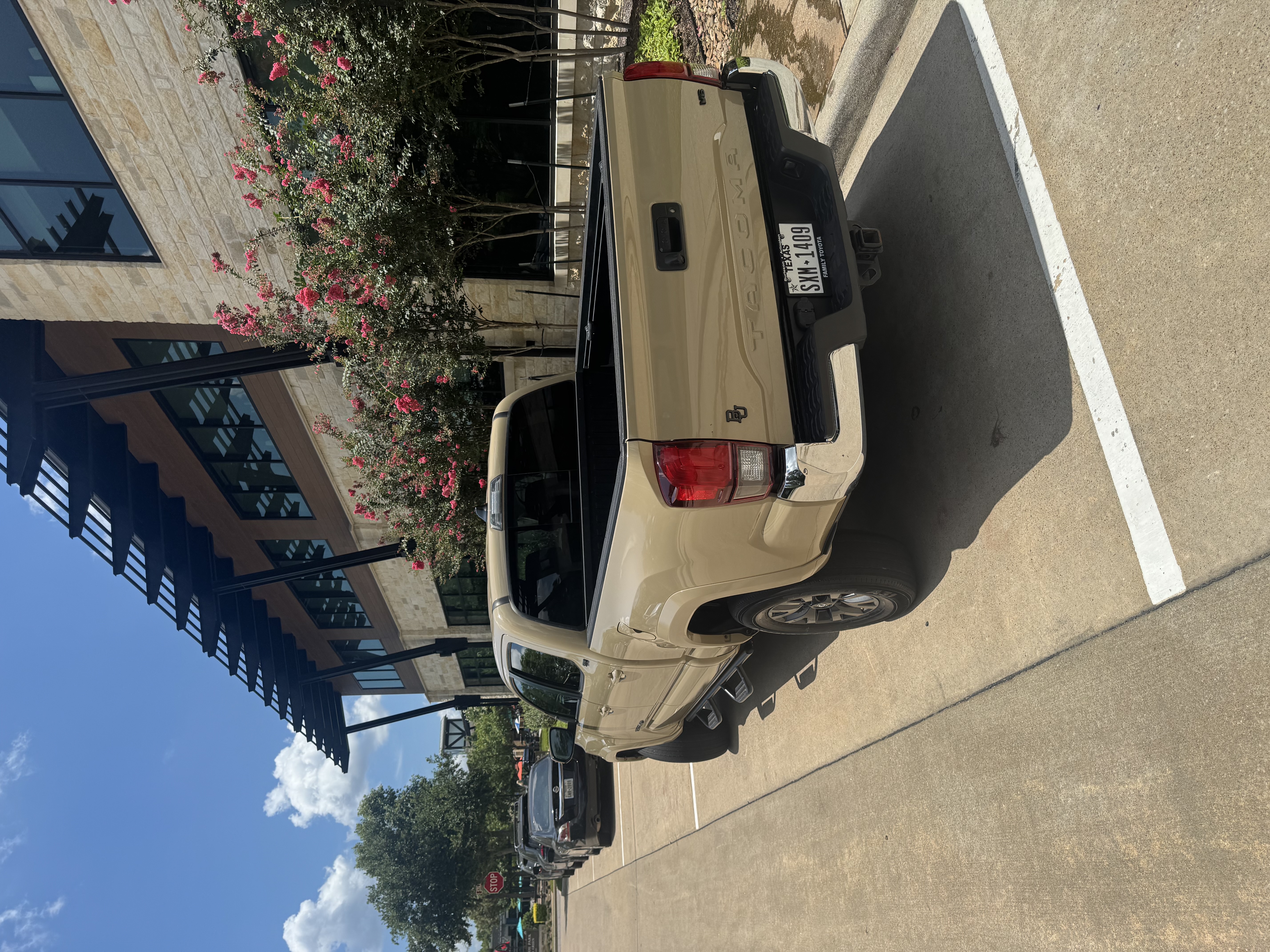 Used 2020 Toyota Tacoma SR5 RWD image 5