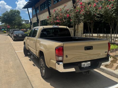 Used 2020 Toyota Tacoma SR5 RWD image 5