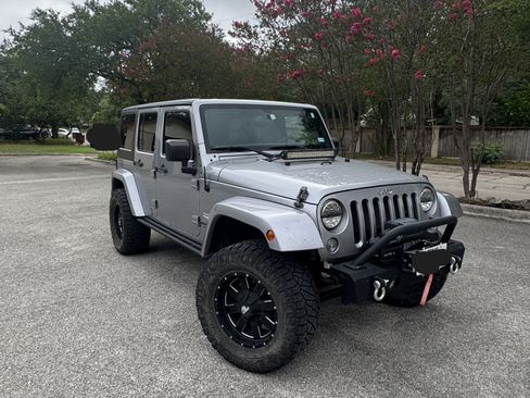 Used 2015 Jeep Wrangler Unlimited Sahara w/ Connectivity Group AWD/4WD image 1