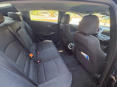 Used 2017 Chevrolet Malibu LT FWD image 11