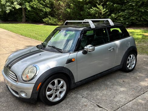 Used 2009 MINI Cooper Hardtop image 2