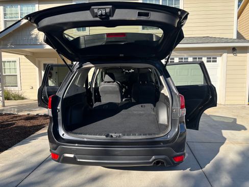 Used 2019 Subaru Forester Premium w/ All-Weather Package AWD/4WD image 8