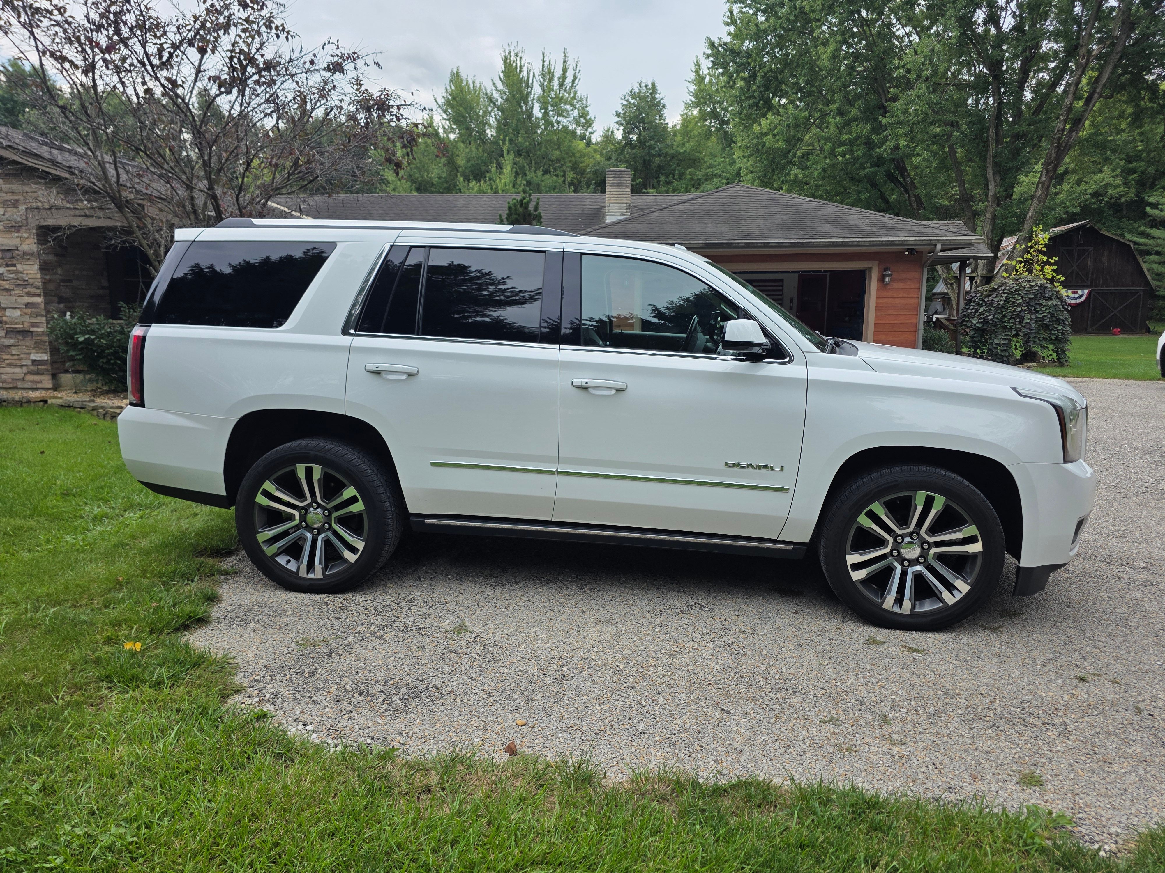 Used 2020 GMC Yukon Denali w/ Denali Premium Package AWD/4WD image 2