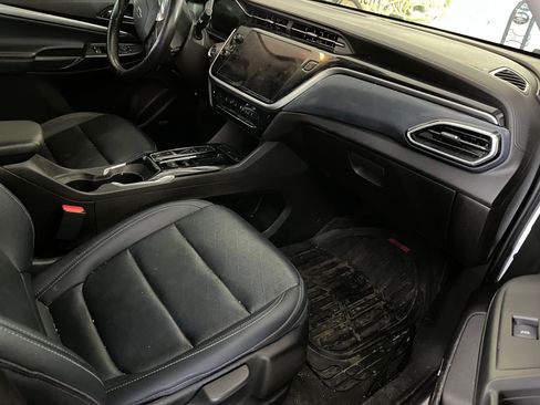 Used 2022 Chevrolet Bolt EUV Premier w/ Launch Edition image 2