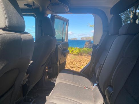 Used 2021 Jeep Gladiator Sport image 6