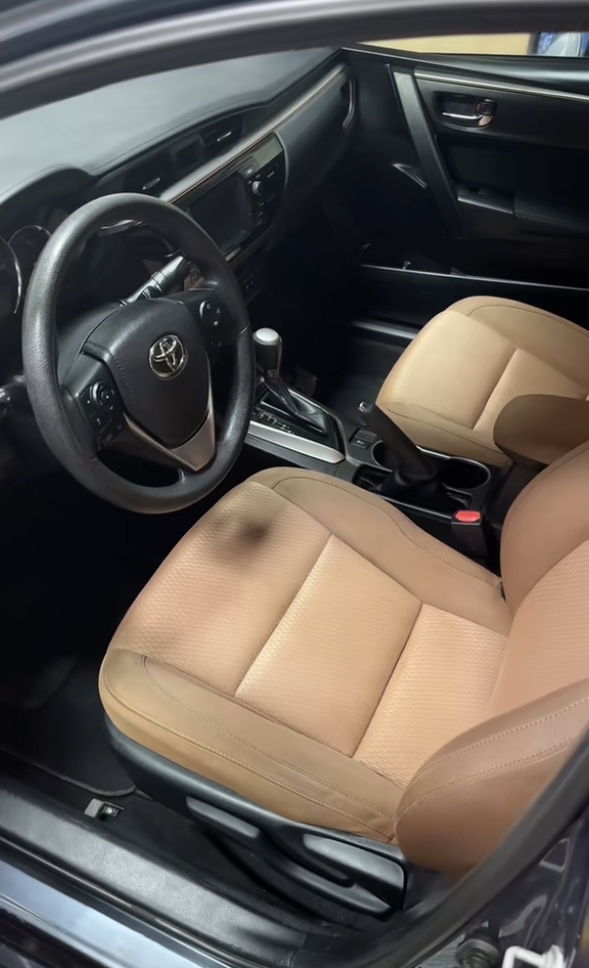 Used 2014 Toyota Corolla LE FWD image 8