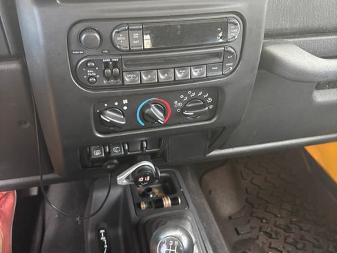 Used 2003 Jeep Wrangler SE AWD/4WD image 14