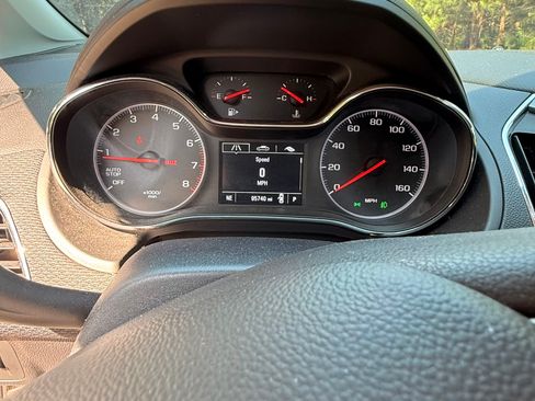 Used 2019 Chevrolet Cruze LS FWD image 2