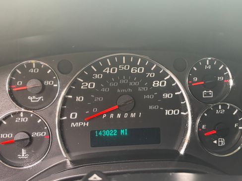 Used 2014 Chevrolet Express 2500 RWD image 9