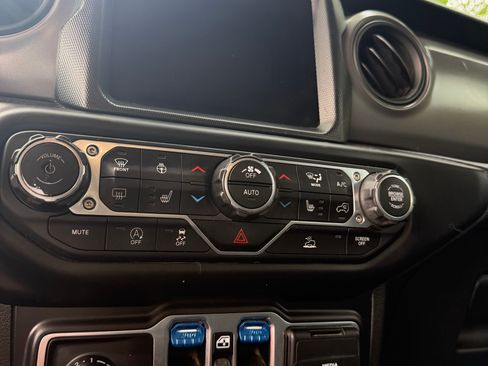 Used 2021 Jeep Gladiator Sport AWD/4WD image 14