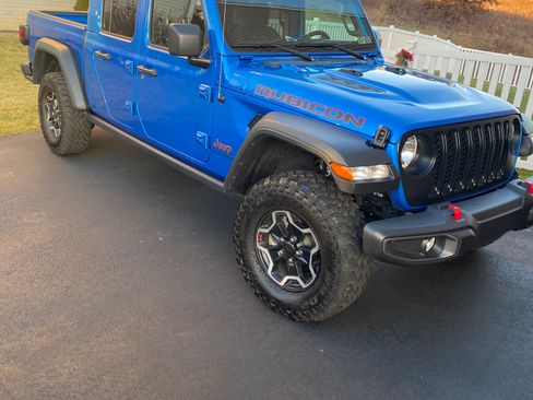 Used 2022 Jeep Gladiator Rubicon w/ Cold Weather Group image 2