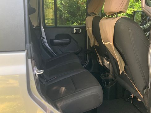 Used 2020 Jeep Gladiator Sport w/ Quick Order Package 24S image 11