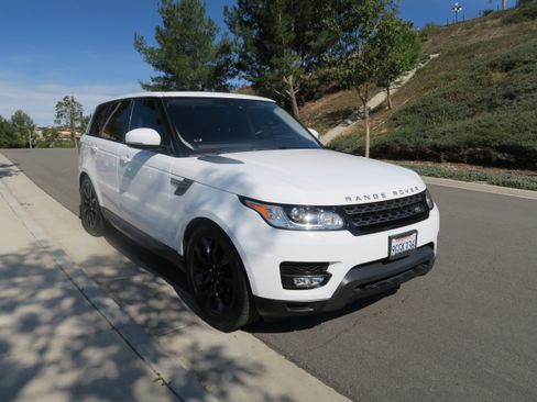 Used 2017 Land Rover Range Rover Sport SE AWD/4WD image 2
