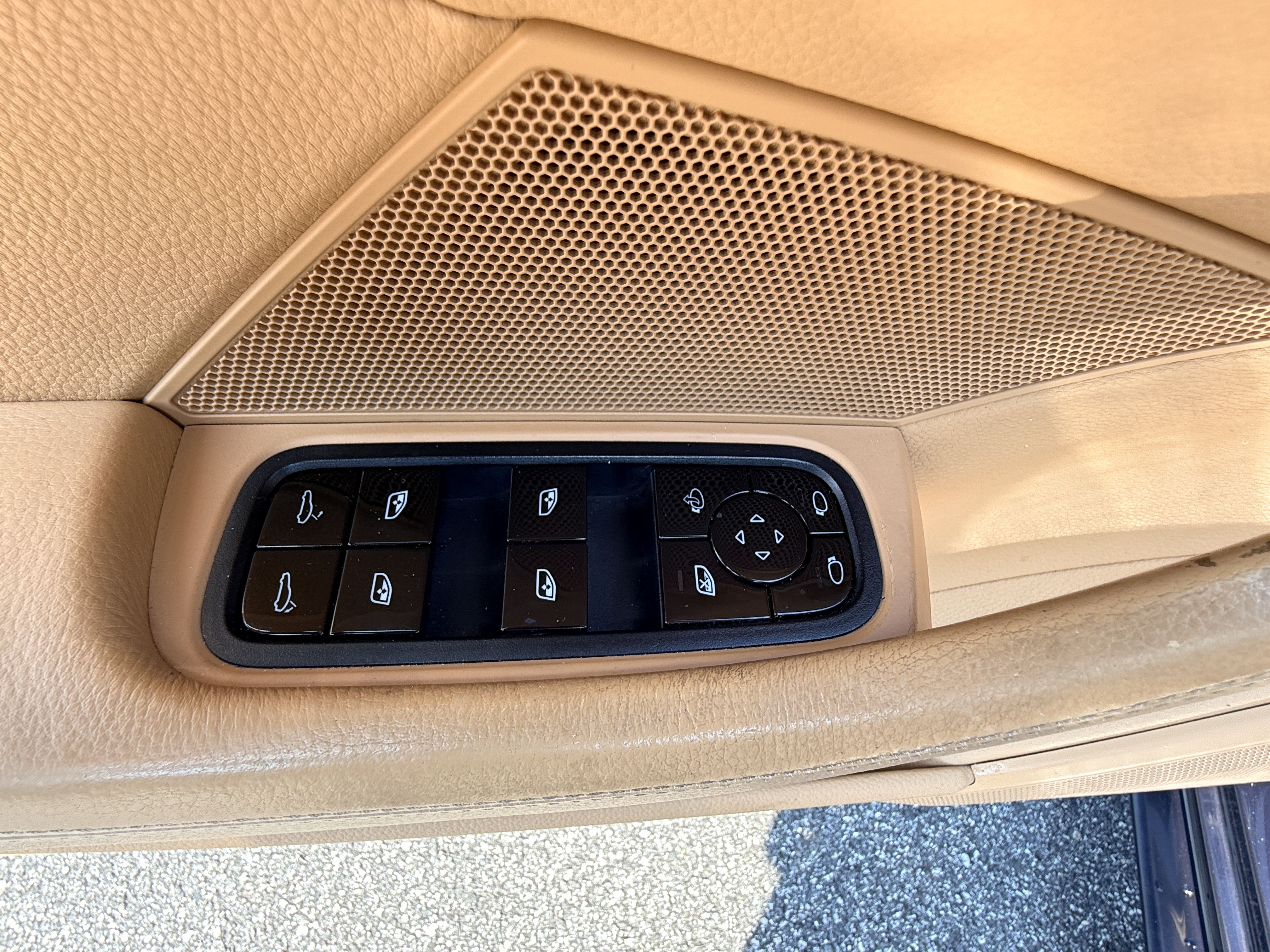 Used 2018 Porsche Panamera image 25