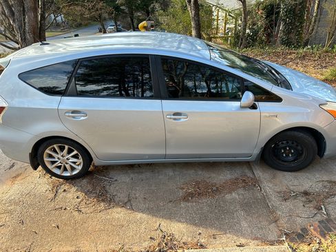 Used 2014 Toyota Prius V Five image 4