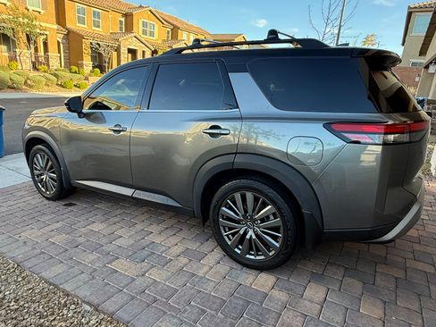 Used 2022 Nissan Pathfinder SL w/ SL Premium Package image 11