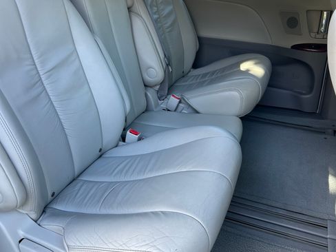 Used 2011 Toyota Sienna XLE w/ XLE Navigation Pkg image 18