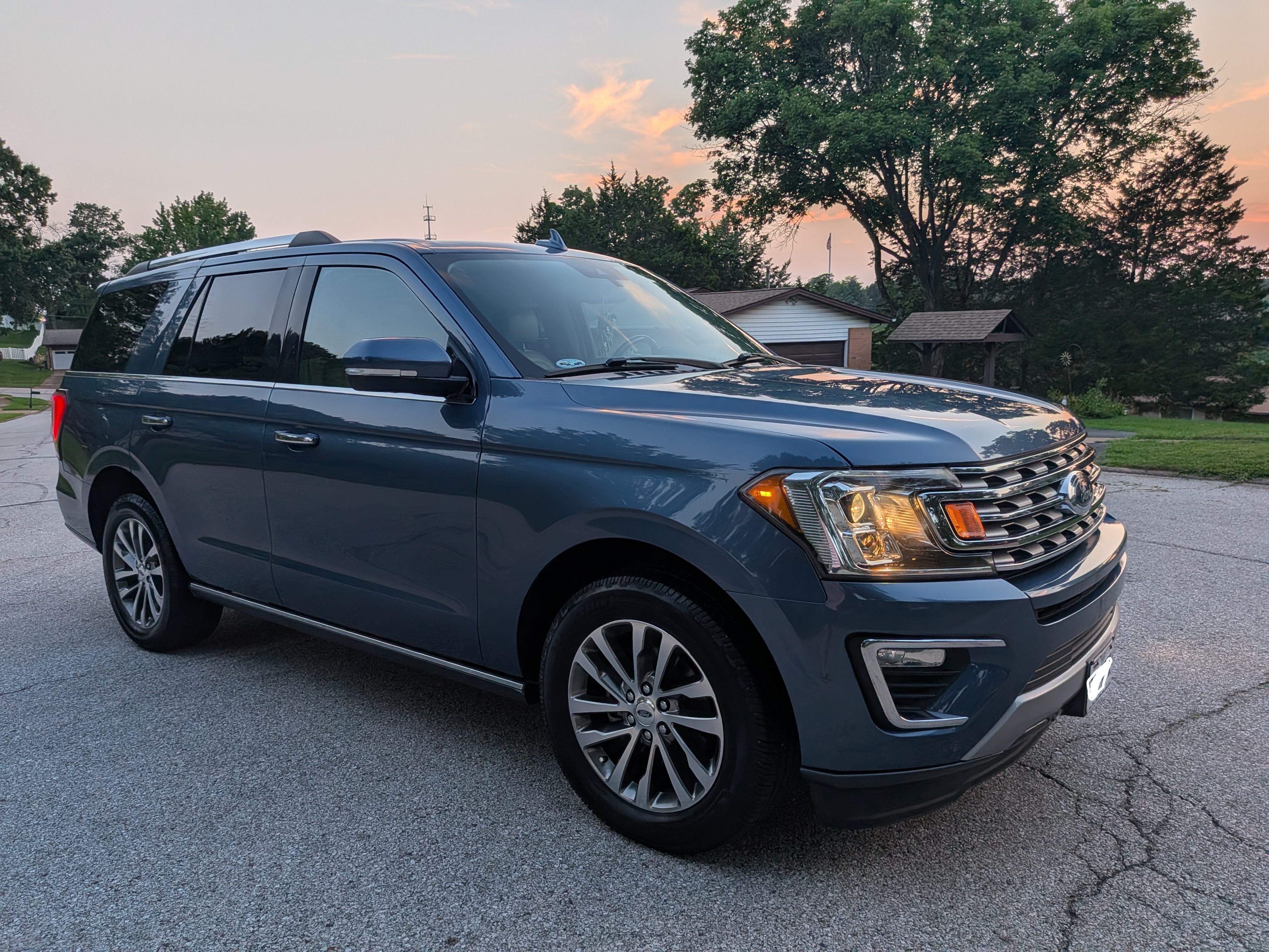 Used 2018 Ford Expedition Limited w/ Equipment Group 301A RWD image 9