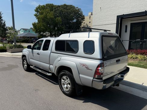 Used 2011 Toyota Tacoma 4x4 Access Cab V6 w/ TRD Off-Road Pkg image 1