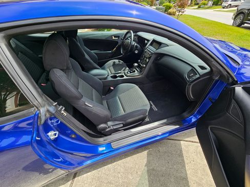 Used 2013 Hyundai Genesis 2.0T image 8