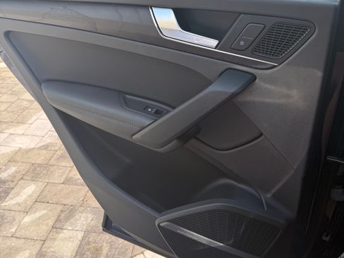 Used 2018 Audi Q5 Prestige w/ Prestige Package image 13