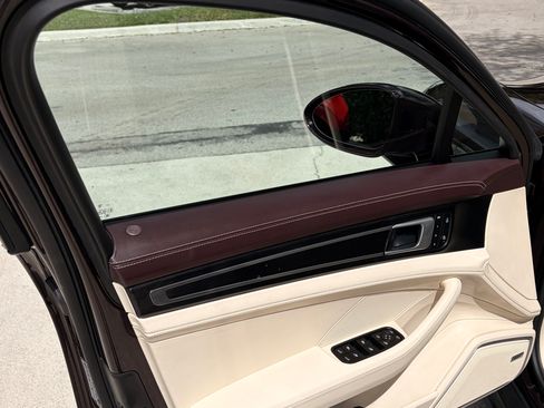 Used 2023 Porsche Panamera image 15