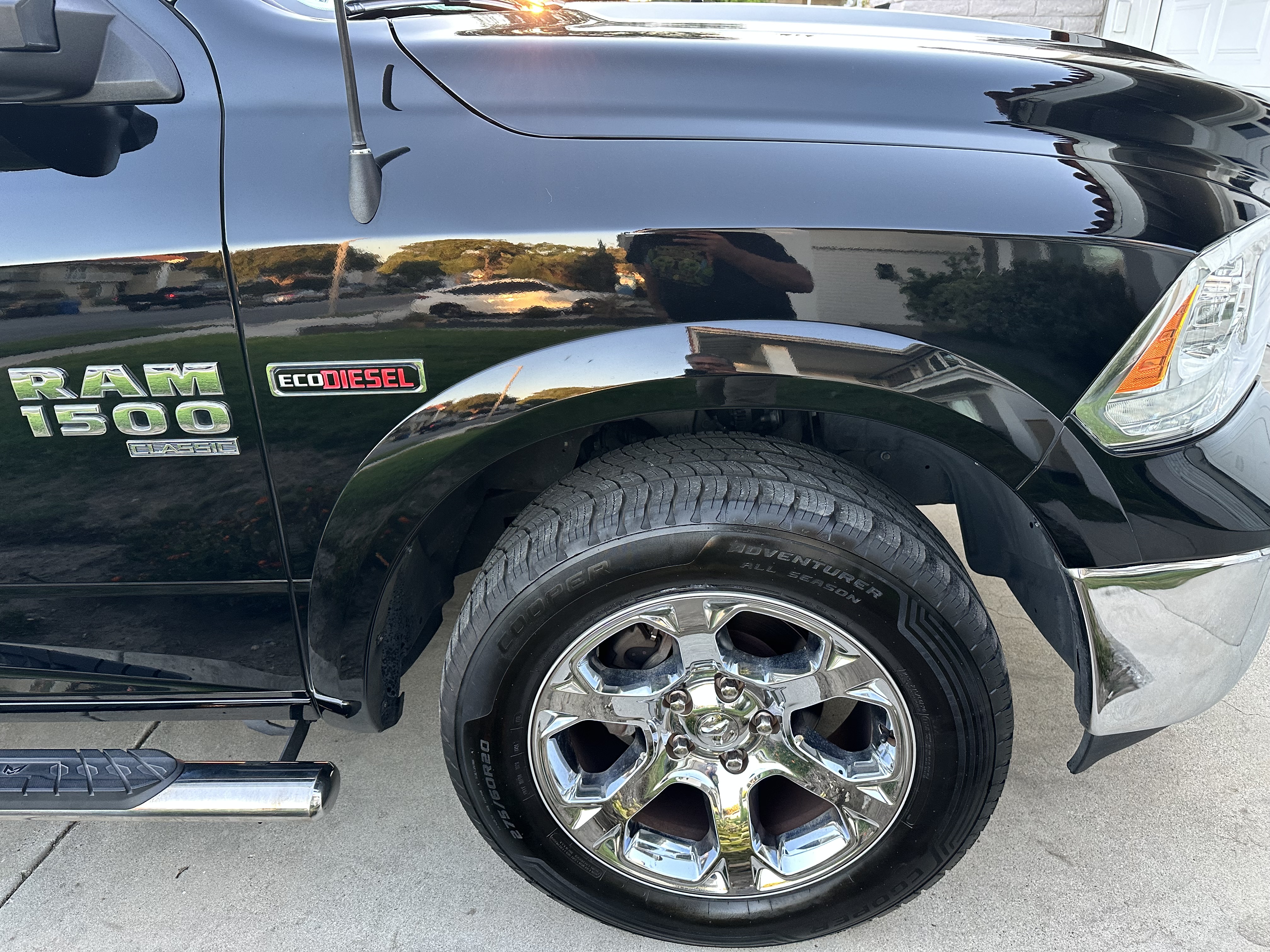 Used 2019 RAM 1500 Laramie RWD image 5