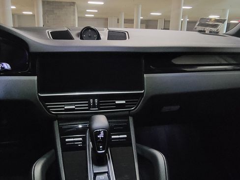 Used 2020 Porsche Cayenne AWD/4WD image 12