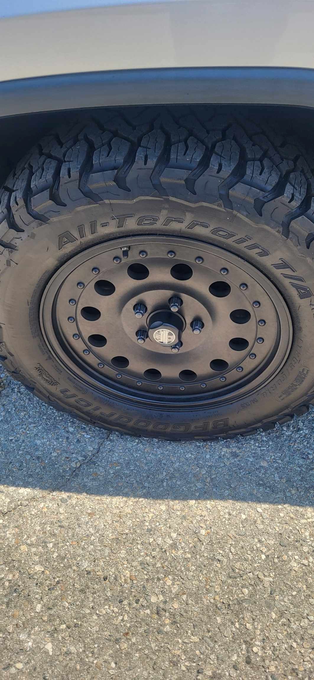 Used 2011 Jeep Grand Cherokee Overland RWD image 12