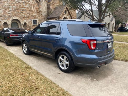 Used 2019 Ford Explorer XLT w/ Equipment Group 201A image 6