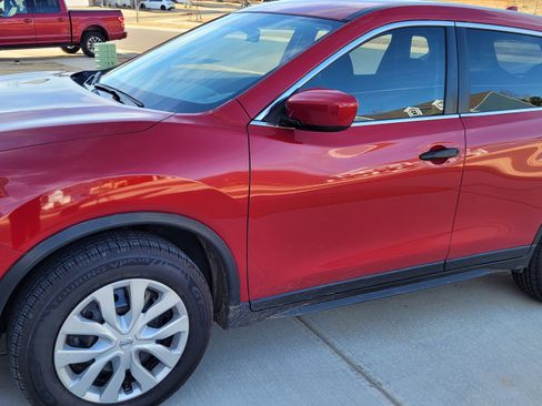 Used 2017 Nissan Rogue S image 8