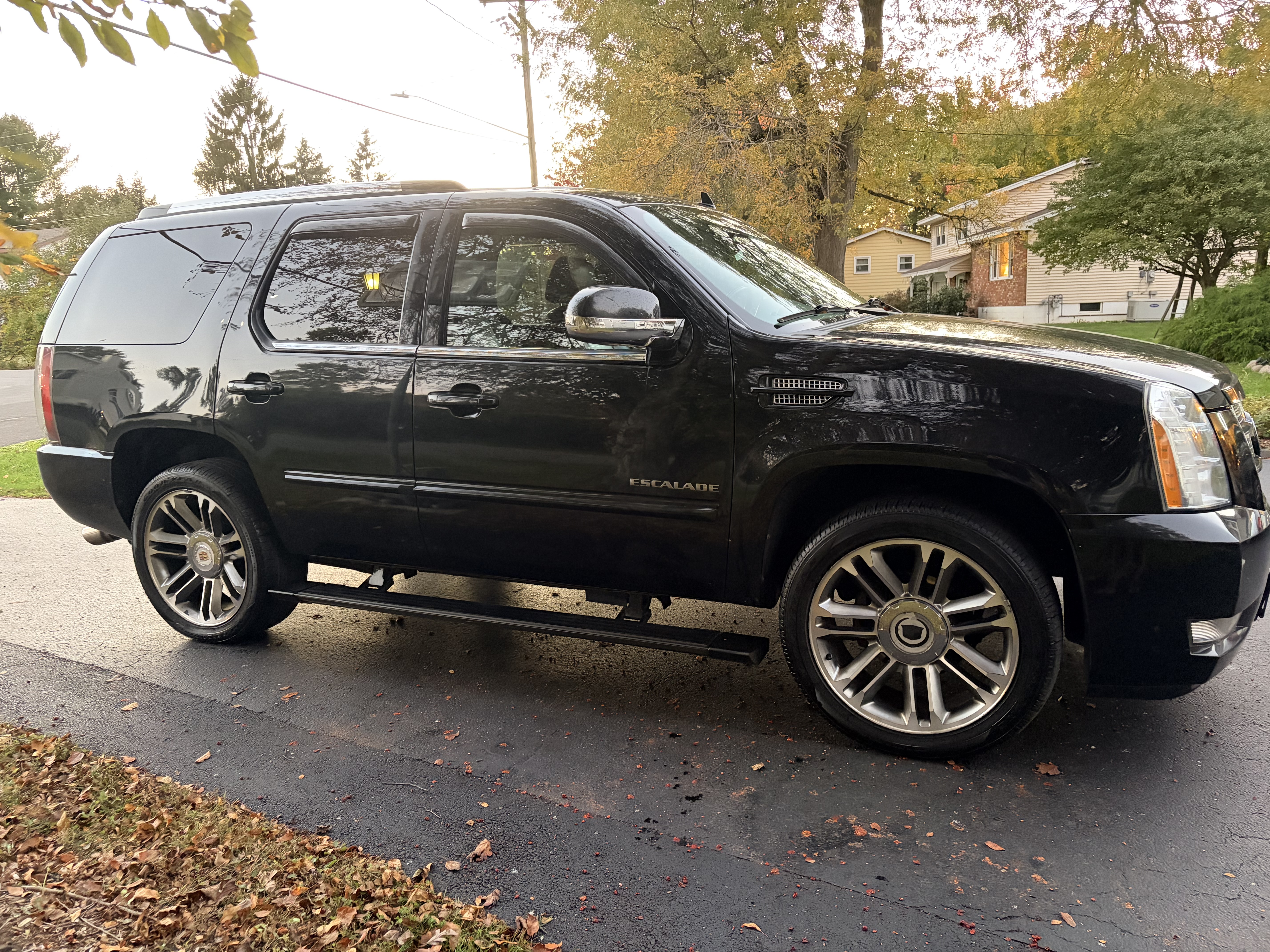 Used 2013 Cadillac Escalade Premium AWD/4WD image 8