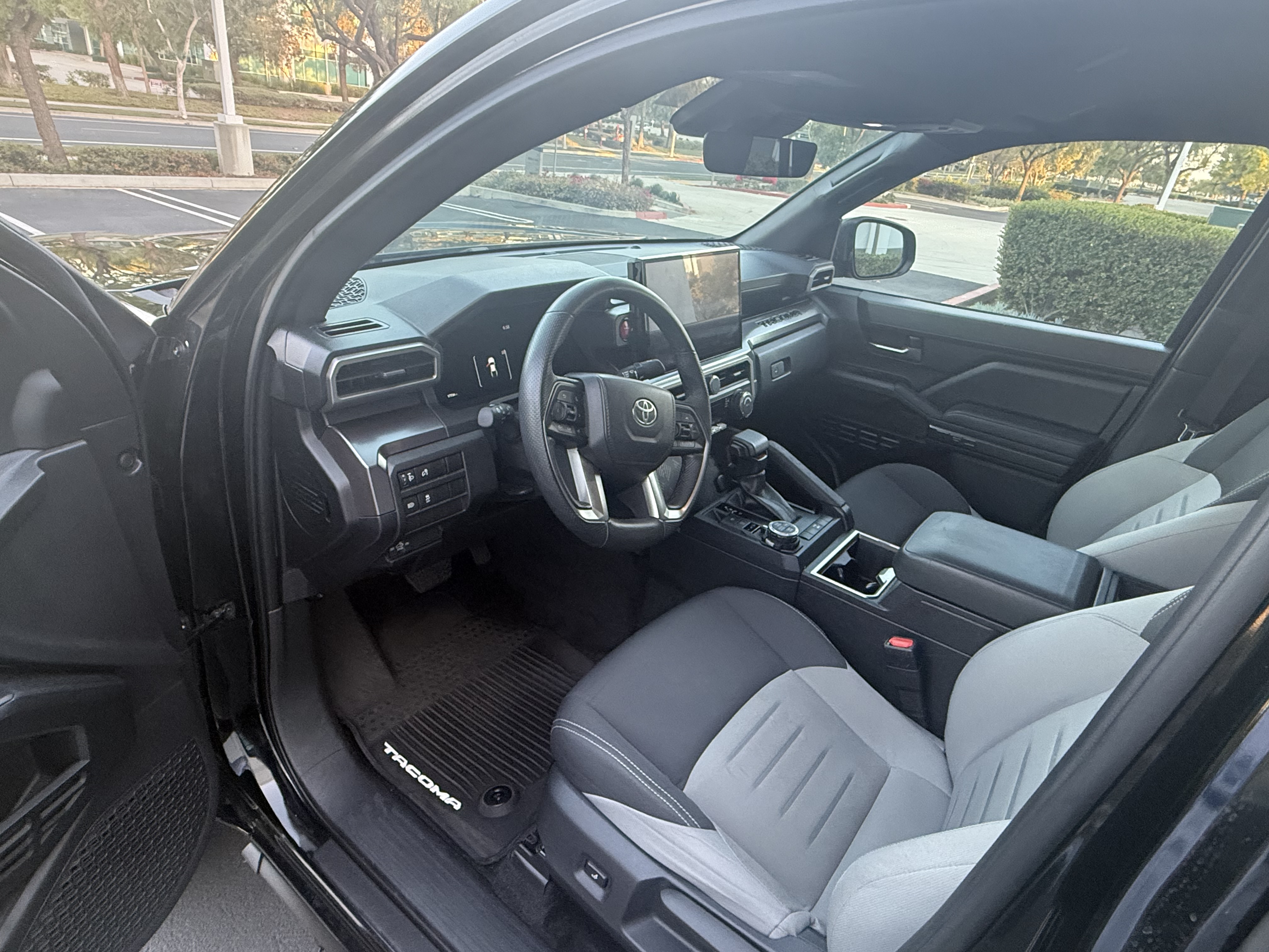 Used 2025 Toyota Tacoma TRD Off-Road AWD/4WD image 15