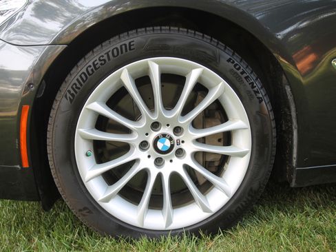 Used 2013 BMW 750Li xDrive AWD/4WD image 26