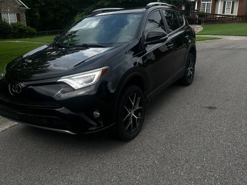 Used 2017 Toyota RAV4 SE w/ Power Extra Value Package FWD image 2