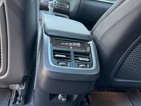 Used 2018 Volvo XC90 T6 Momentum w/ Momentum Plus Package image 18