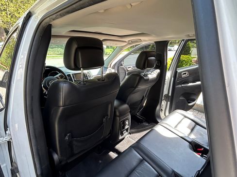 Used 2013 Jeep Grand Cherokee Laredo image 10