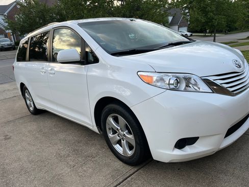 Used 2015 Toyota Sienna LE FWD image 6