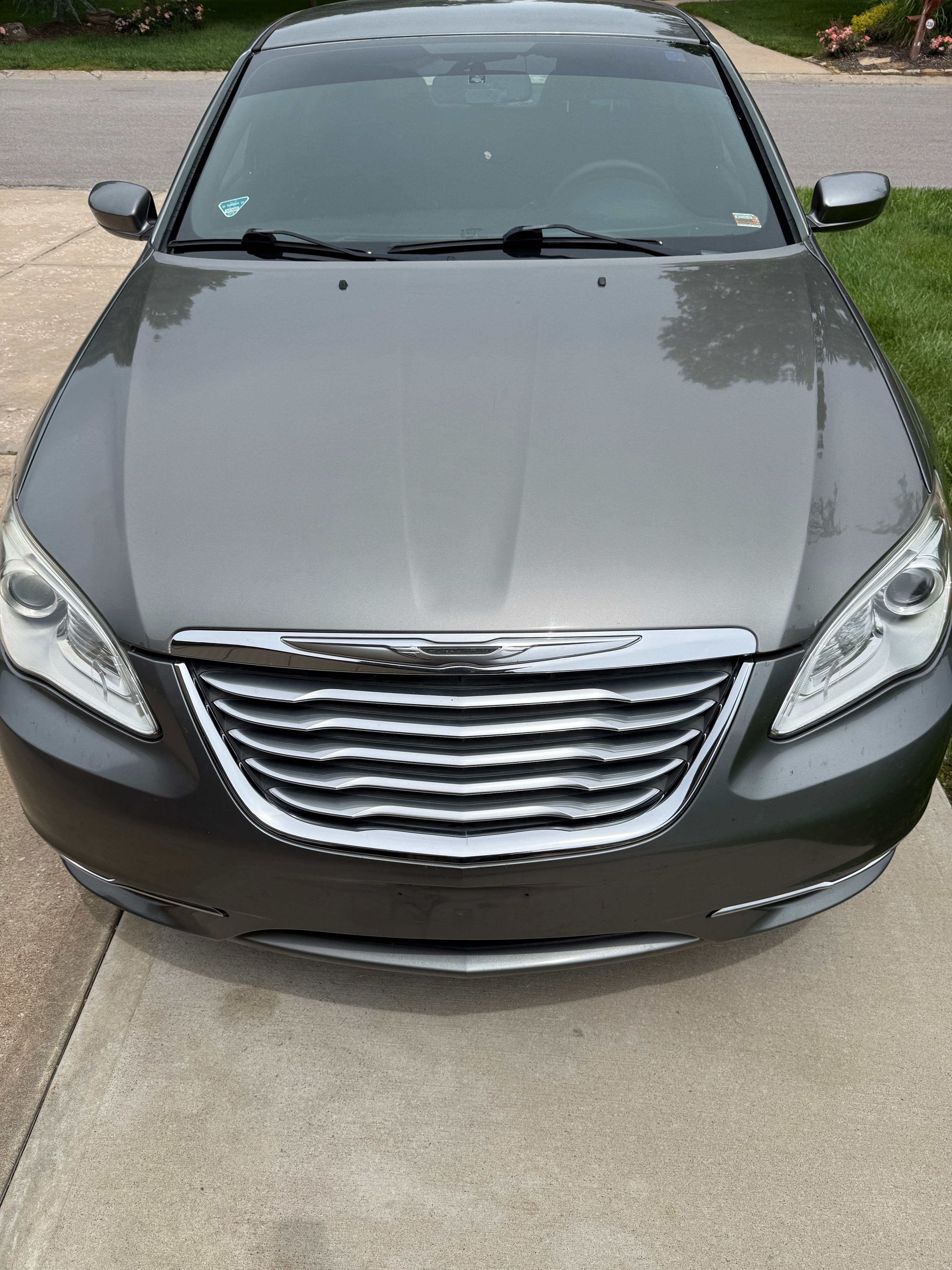 Used 2013 Chrysler 200 Touring FWD image 1