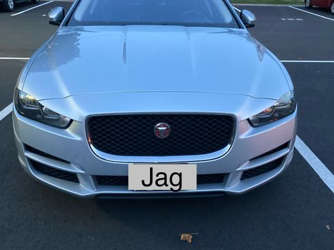 Used 2017 Jaguar XE Premium image 6