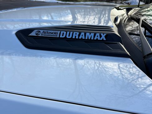 Used 2024 Chevrolet Silverado 2500 LTZ w/ LTZ Convenience Package image 8