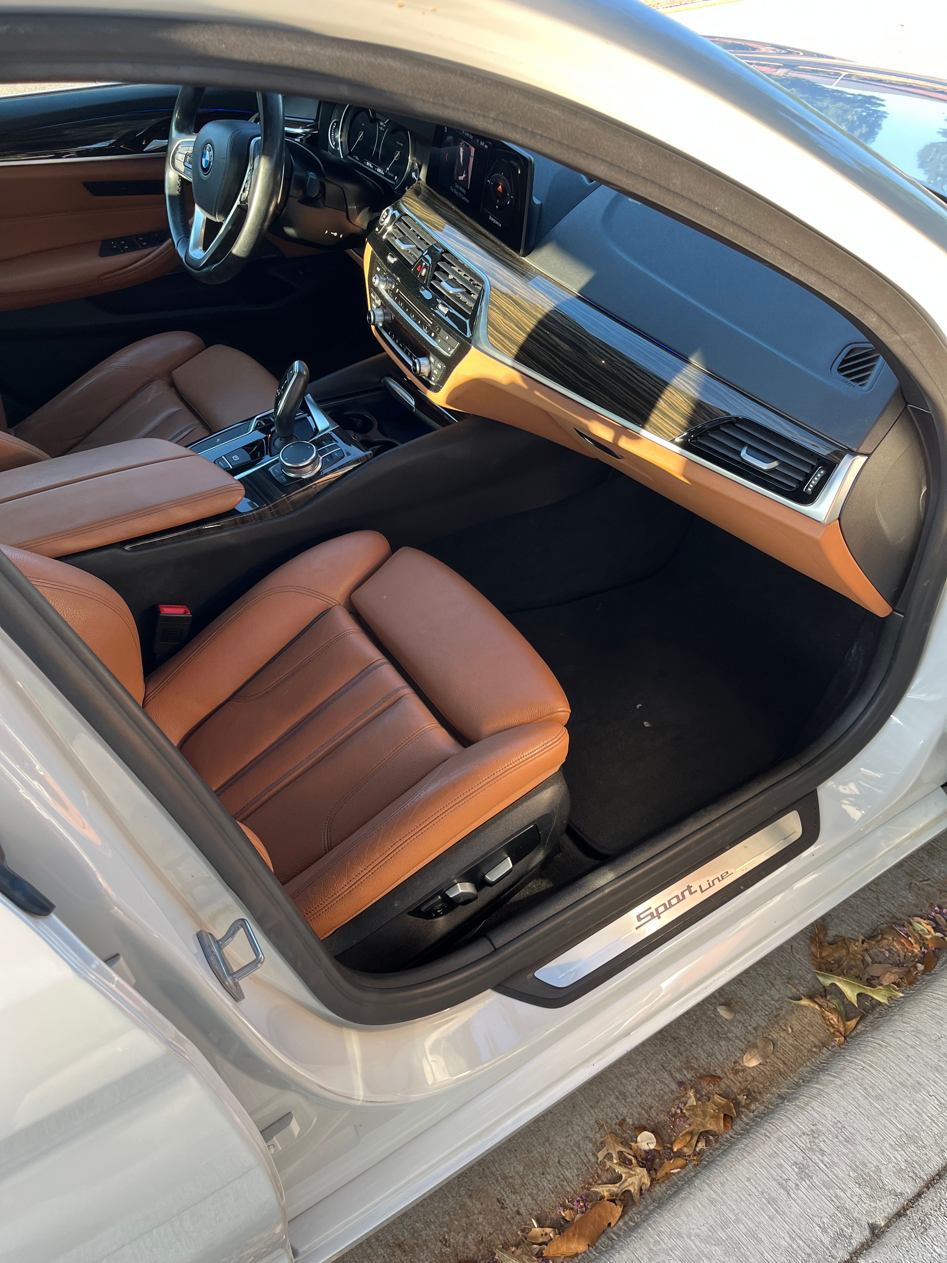 Used 2018 BMW 540i RWD image 16