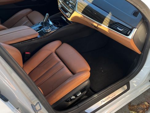 Used 2018 BMW 540i RWD image 16
