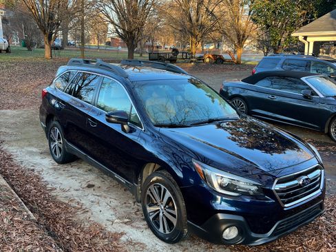 Used 2018 Subaru Outback 3.6R Limited AWD/4WD image 4