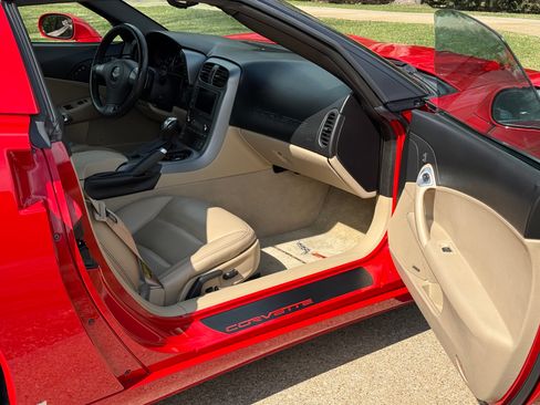 Used 2006 Chevrolet Corvette Coupe w/ Preferred Equipment Group image 15
