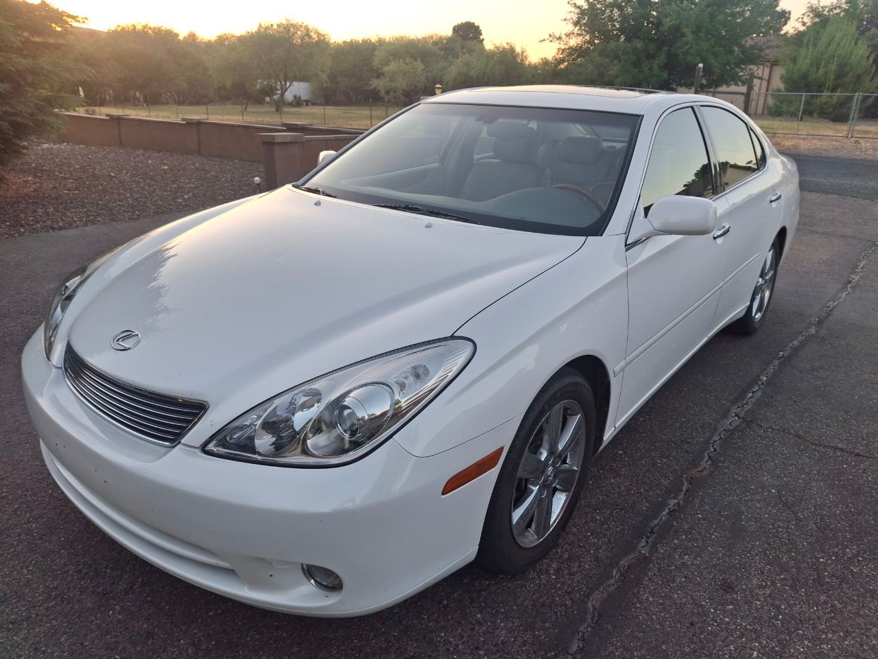 Used 2005 Lexus ES 330 FWD image 1