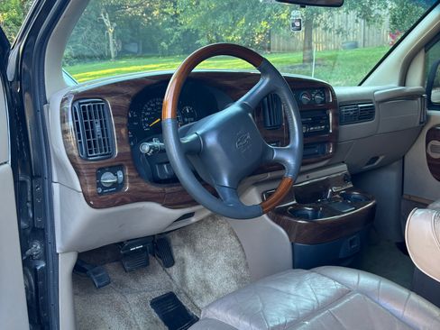 Used 1999 Chevrolet Express 1500 w/ Convenience Pkg RWD image 13