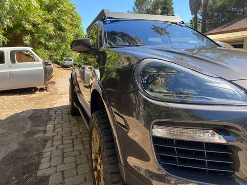 Used 2009 Porsche Cayenne Turbo S AWD/4WD image 4