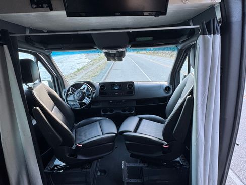 Used 2020 Mercedes-Benz Sprinter 2500 image 4