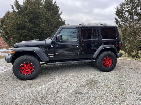 Used 2018 Jeep Wrangler Unlimited Sport S image 18